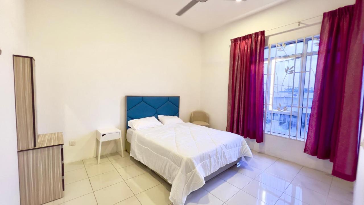 De Qasturee Klia@Kota Warisan Homestay Nearest To Airport Kampong Besut Dış mekan fotoğraf