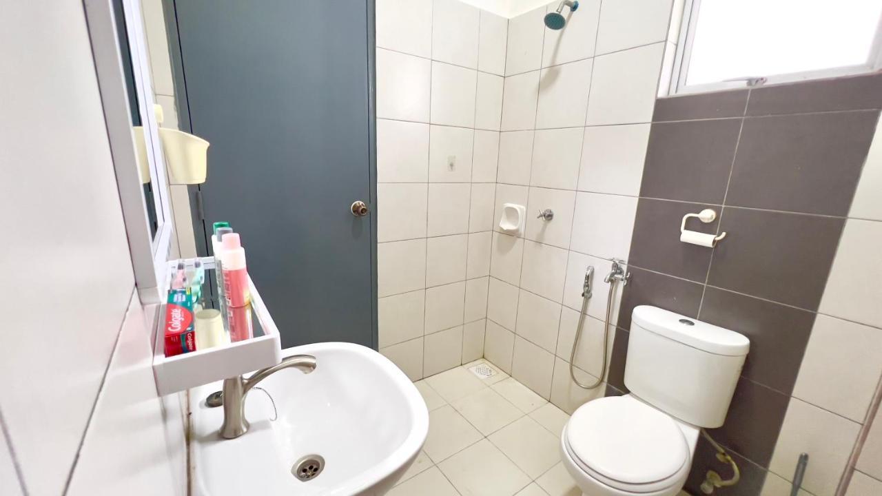 De Qasturee Klia@Kota Warisan Homestay Nearest To Airport Kampong Besut Dış mekan fotoğraf