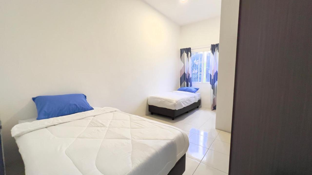 De Qasturee Klia@Kota Warisan Homestay Nearest To Airport Kampong Besut Dış mekan fotoğraf